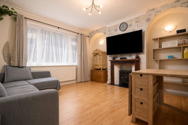 Oak Way, Feltham photo 2