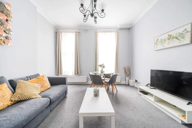Flat for sale in Lakeside Road, London