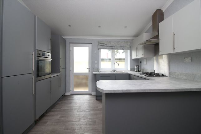 20, Woodlands Park, Hordle photo 3