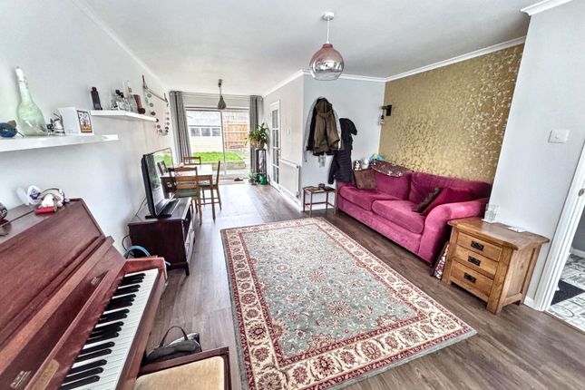 51, Windmill Walk, Sutton photo 5