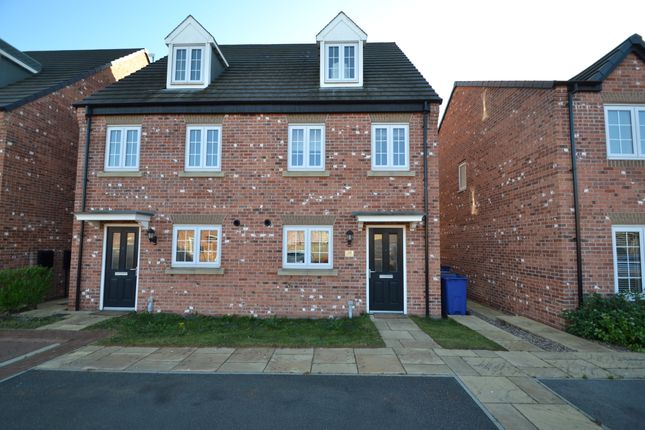 3 bed town house to rent in Fairlands Grove, Auckley, Doncaster DN9