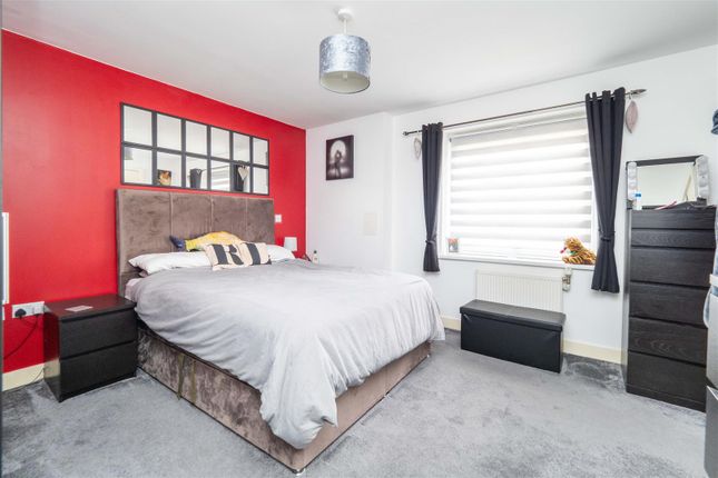 Flat for sale in Baywillow Avenue, Carshalton