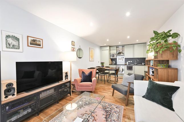 Flat 402, 1 Pepys Street, London photo 2