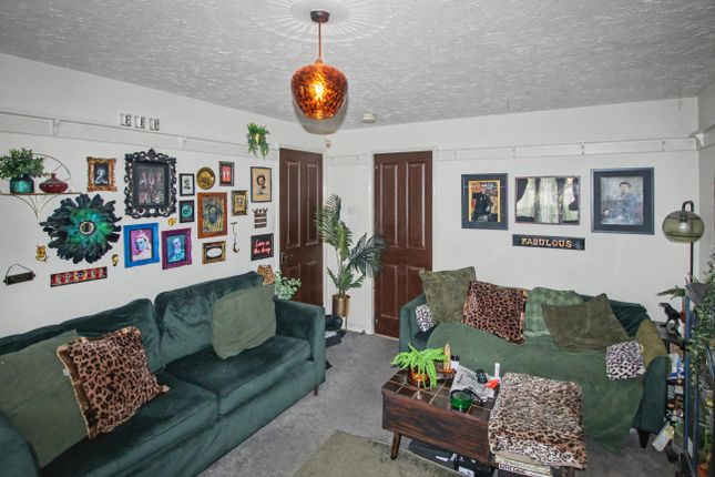 6, Raylands Court, Leeds photo 5