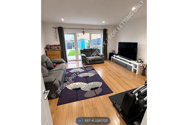 Ellis Avenue, Dagenham photo 2