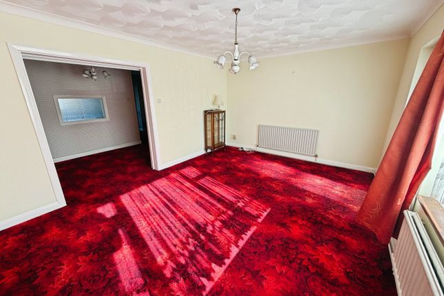 40, Waverley Gardens, GRAYS photo 2