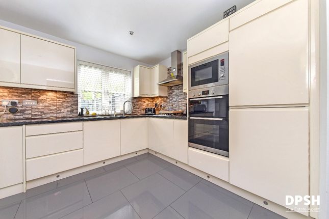 23 Bronte Close, Wakefield photo 4
