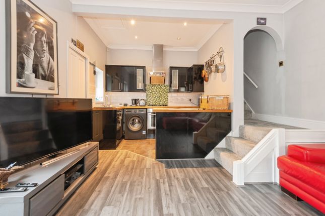 flat 3, 33 Camden Road, Sutton photo 2