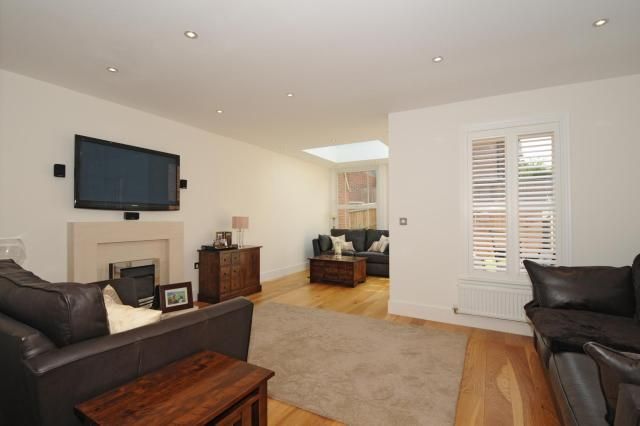 Town house to rent in Ascot, Berkshire