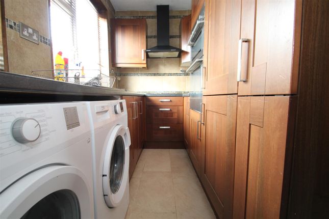 Flat to rent in Shelley Avenue, Greenford