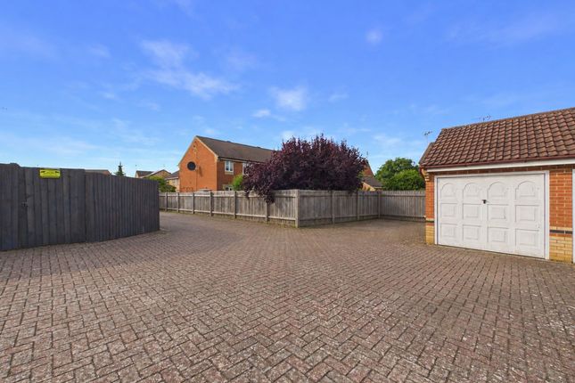 45 Turnstone Way, Peterborough photo 3