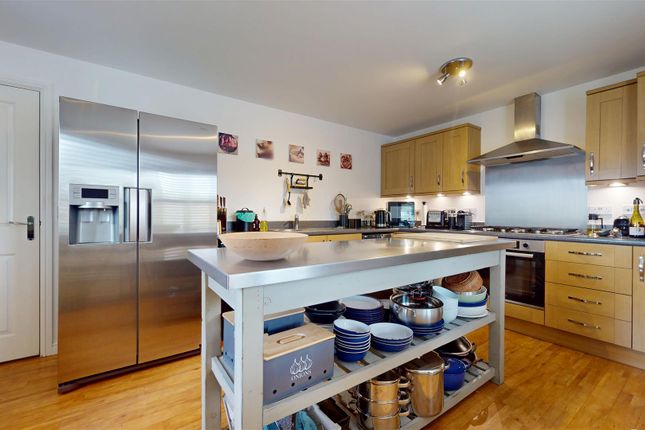 21, Gloucester Gate, Milton Keynes photo 5
