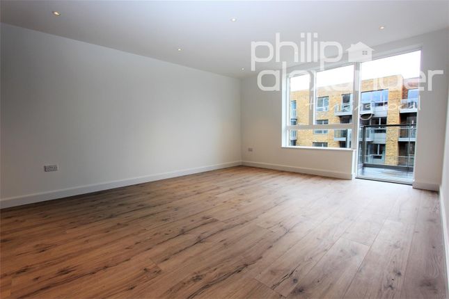 Flat to rent in Purser Court, Smithfield Square, Hornsey