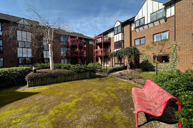 3-bed flat on 17, Caversham Wharf, Reading, £220,000