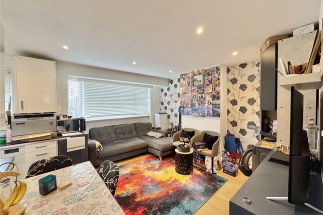 12, Park Avenue Maisonettes, Bushey photo 4
