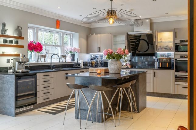 7, Upper Drive, Buckinghamshire photo 2