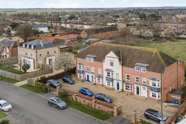 Town house for sale in Falmouth Avenue, Newmarket