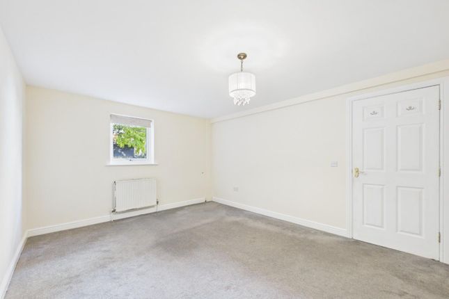 25, Weavers Lane, Cullingworth photo 4