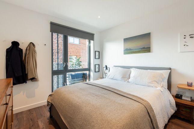 Flat 73, -, Wallis Road, London photo 3