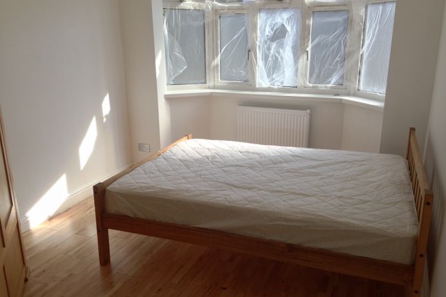 Very Near Lionel Road North Area, Ealing Brentford Borders Gunnesbury Park photo 5