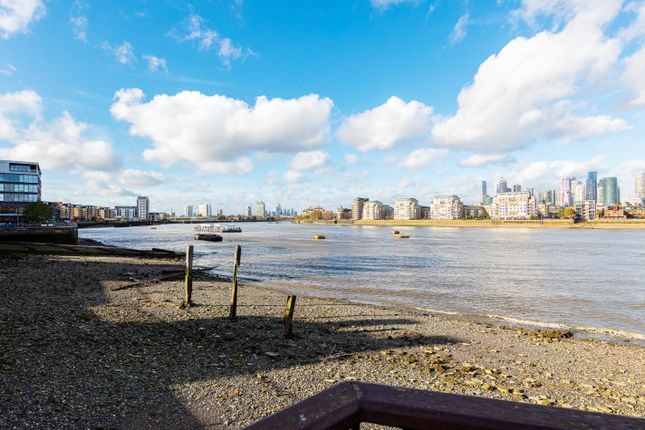 Flat to rent in Delany House, Thames Street, London