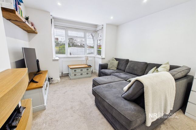 8 Warwick Court, Hook Road, Surbiton photo 4