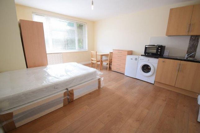 Thumbnail Flat to rent in Brentmead Place, London