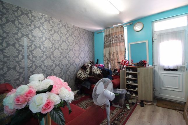 Terraced house for sale in Hampton Road, Luton