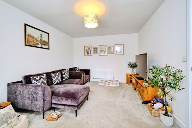 2, Vinners Close, Salisbury photo 2