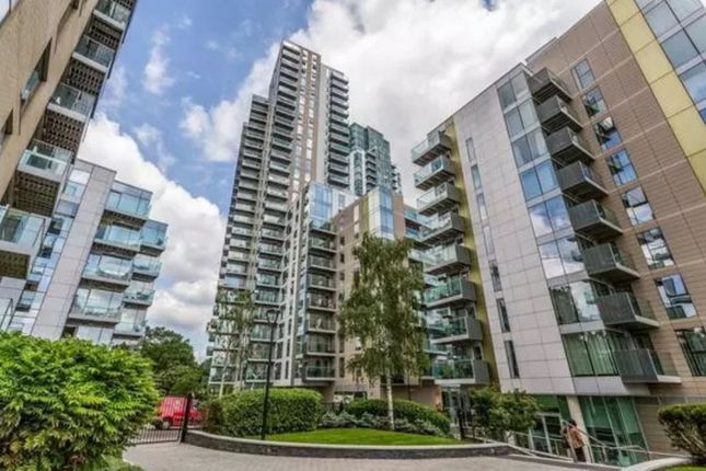 Flat to rent in Skylark Building, Woodberry Down