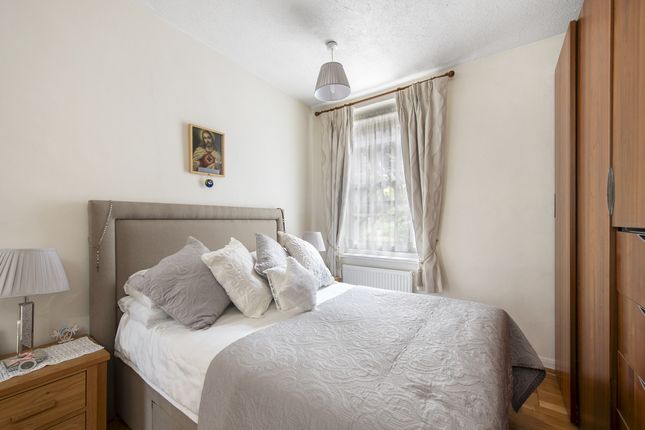 2-bed flat on Flat Flat 3, Talbot Grove House, Lancaster West, London, £499,000