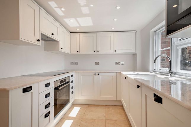 27, Wycombe End, Buckinghamshire photo 3