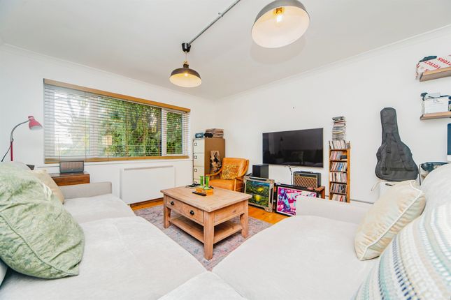 7, Trewartha Court, CARDIFF photo 2