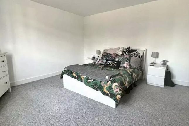 Flat 13, Baynton House, 437, Stourport Road, West Midlands photo 4