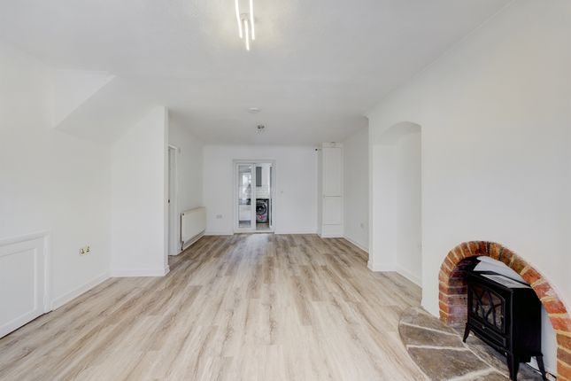 19, Bethune Road, Horsham photo 2