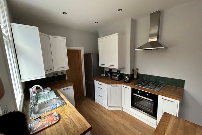 Thumbnail Maisonette to rent in Sketty Road, Enfield
