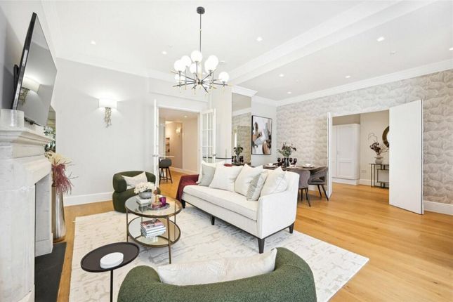 Flat to rent in Cadogan Square, London, 0