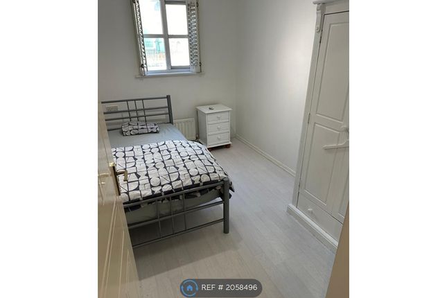 Thumbnail Room to rent in Wapping High Street, Wapping