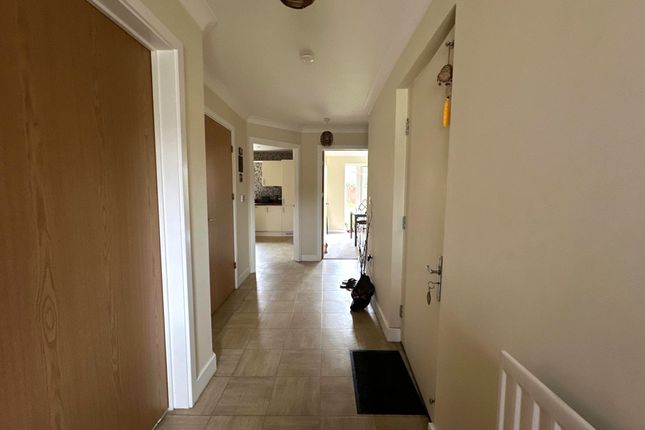 8 Monterey Court, Leicester photo 3