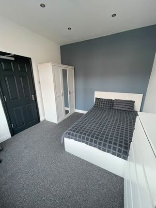 Room 1, Derby Avenue, Salford photo 4