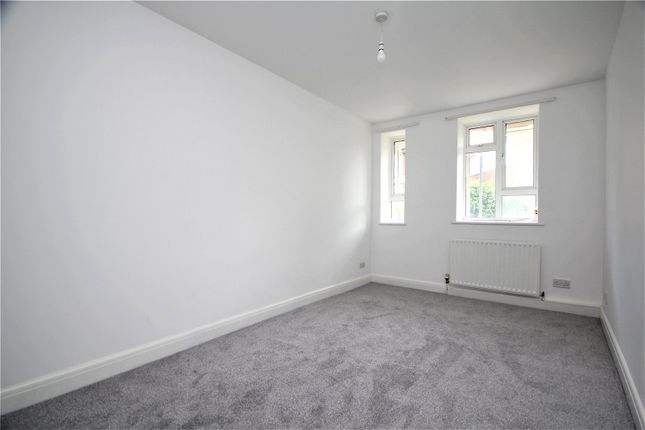 Flat to rent in Cecil Road, Lancing, West Sussex