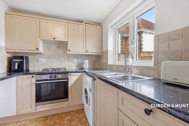 19 Priory Mews, Hornchurch photo 4