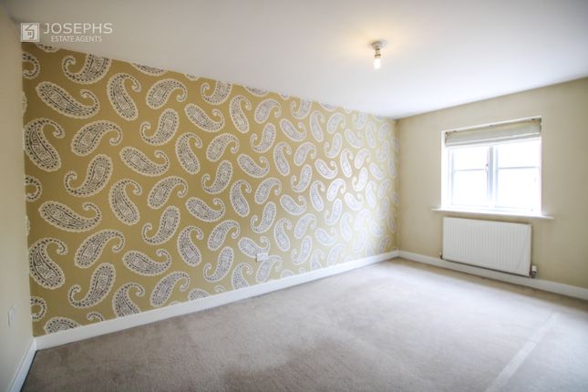 Town house to rent in Greenmount Close, Bolton