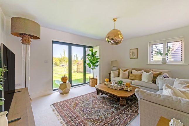 7, Barnfield Shaw, Billingshurst photo 4
