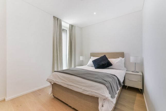Flat to rent in York Place, London