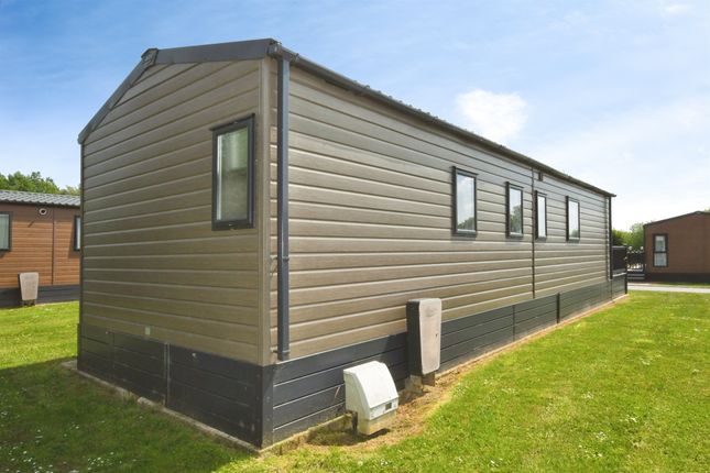 Kingfisher, 43, Apple Tree Holiday Park Lineside, Boston photo 2