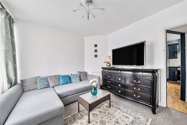 3, Weston Avenue, Surrey photo 3