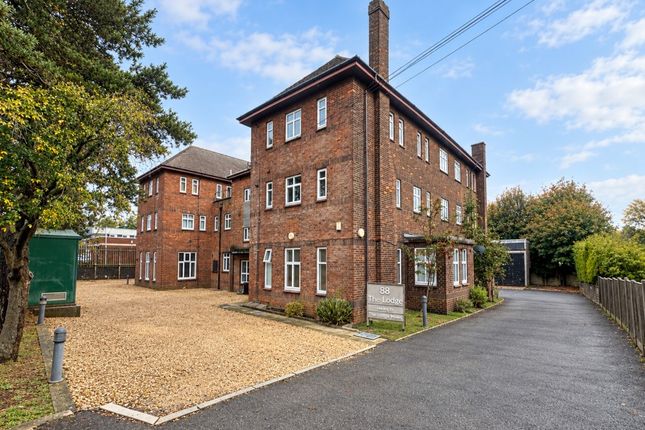 2-bed flat on The Lodge, Corby, £100,000
