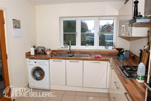 31, Meadow Close, Chichester photo 2