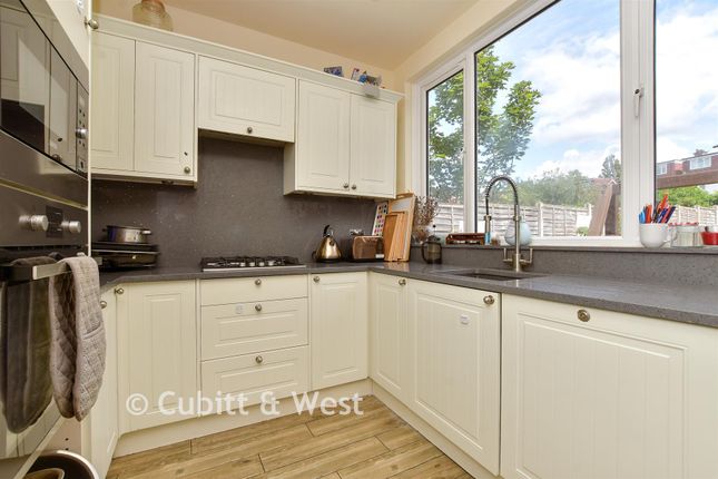 8, Demesne Road, Wallington photo 4
